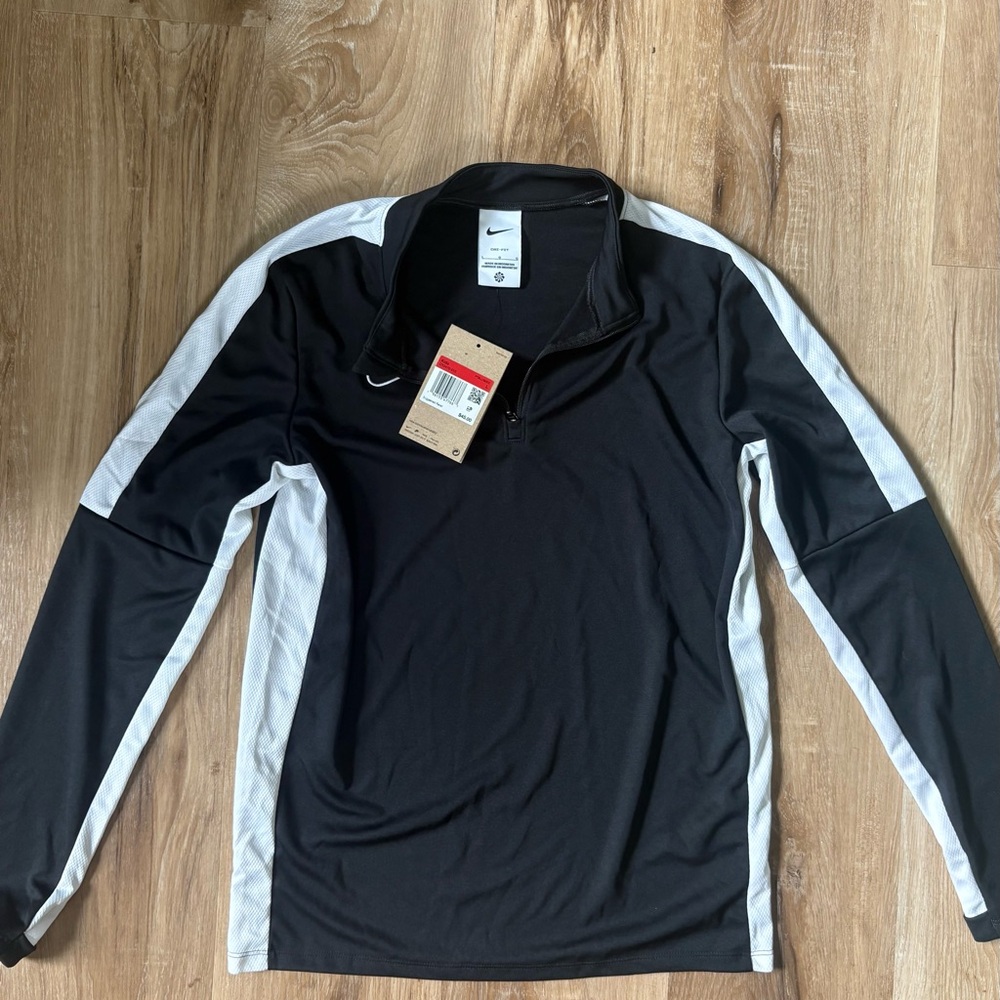 Nike Black and White Long Sleeve Pullover